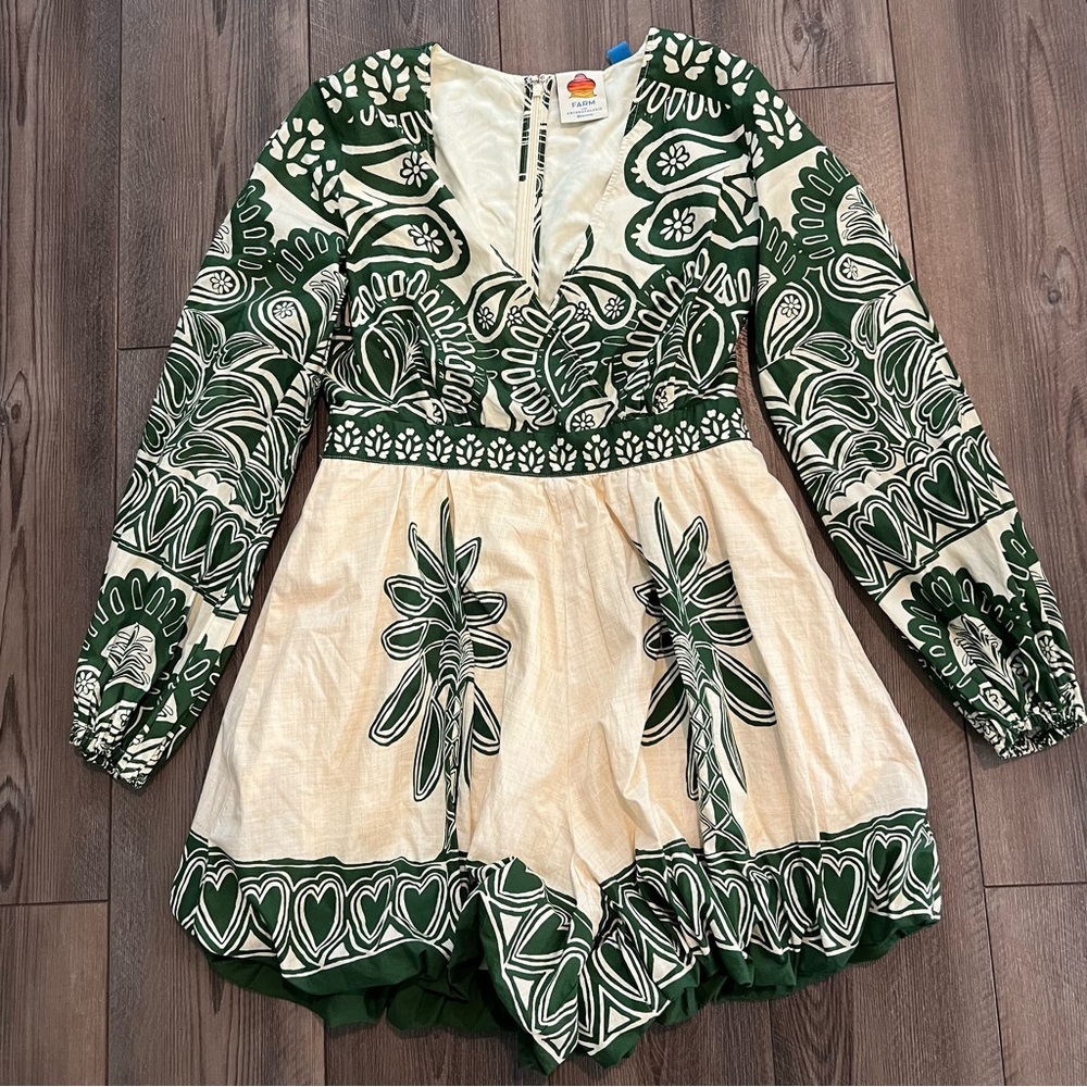 FARM RIO LONG-SLEEVE V-NECK PRINTED ROMPER Sz M